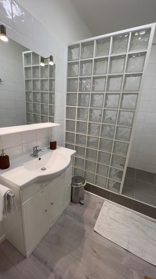 Escale Marseillaise, Grand T2 Calme, Pres Du Vieux Port Pour 2 A 4 Personnes, Nettoyage Rigoureux Apartamento Marselha Exterior foto